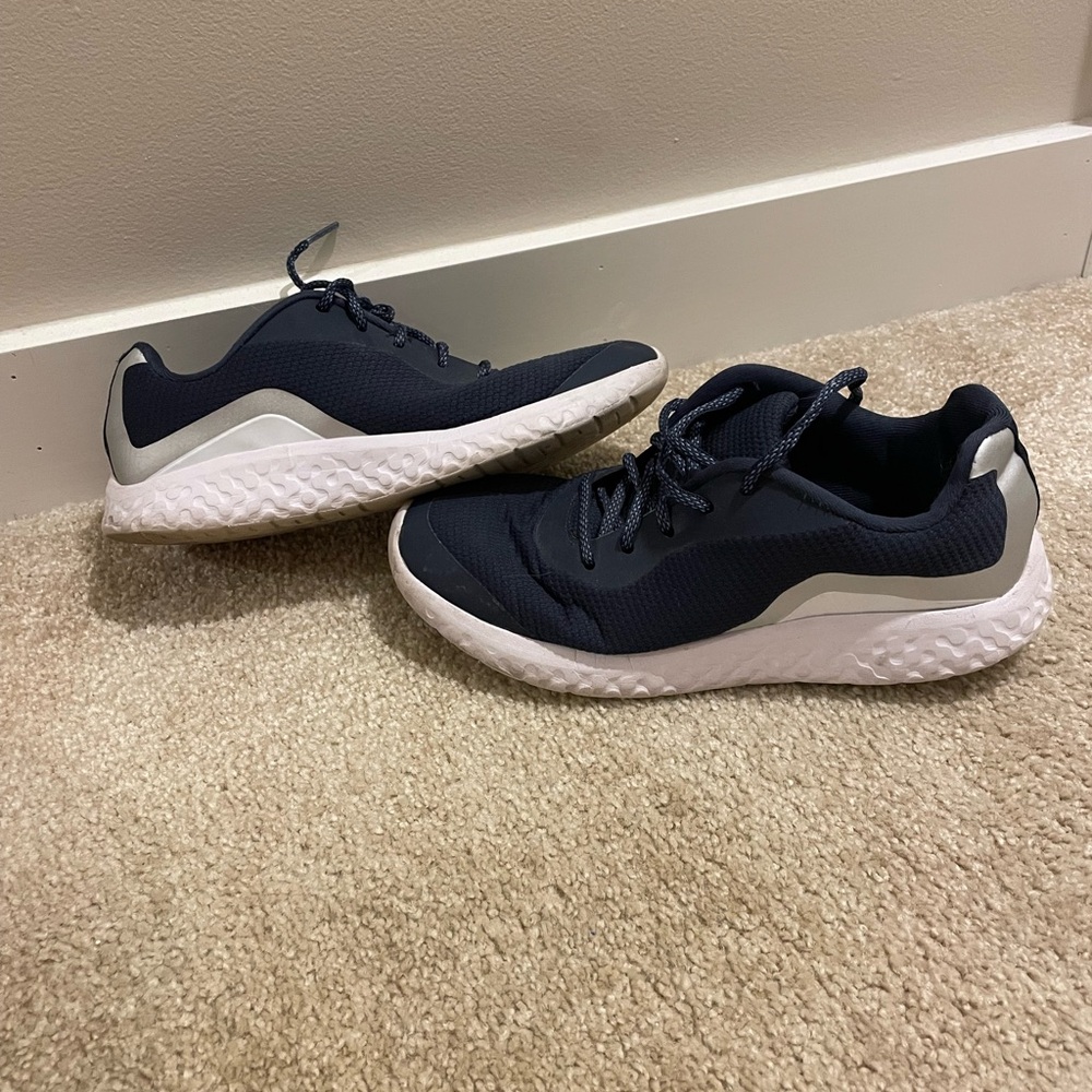 Women’s Shoes 9.5